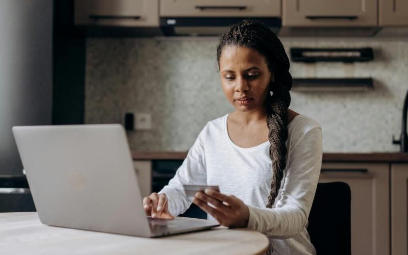 Advantages of a Panamanian account for ex-pats from Canada